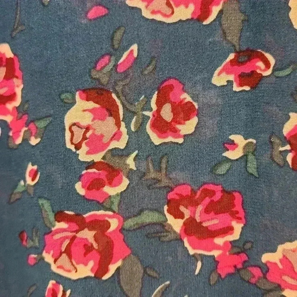 Dream Out Loud Lace Top - Picture 4 of 9